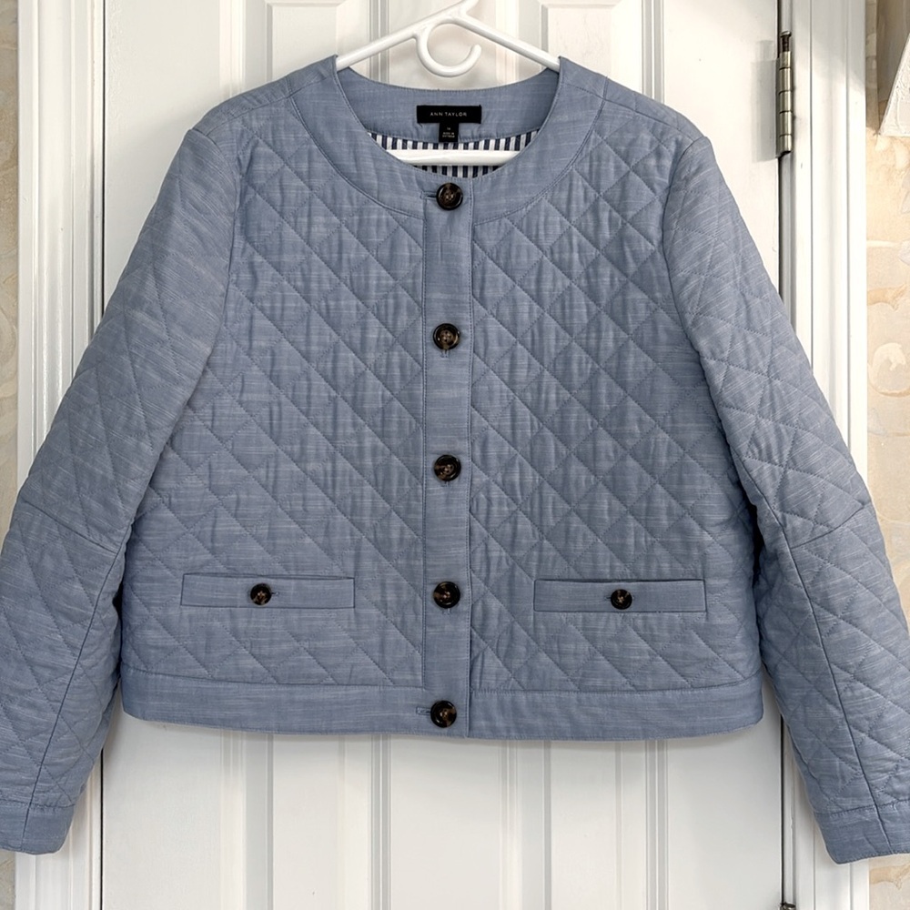 Ann Taylor Light Blue Quilted Short Silhouette Versatile 100% Cotton Jacket. EUC